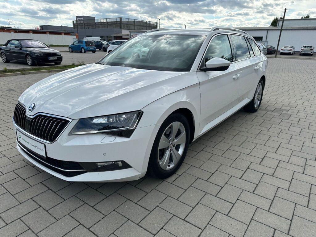 Skoda Superb Combi Style 2.0 DSG *LED*Koža*Kamer*Navi*