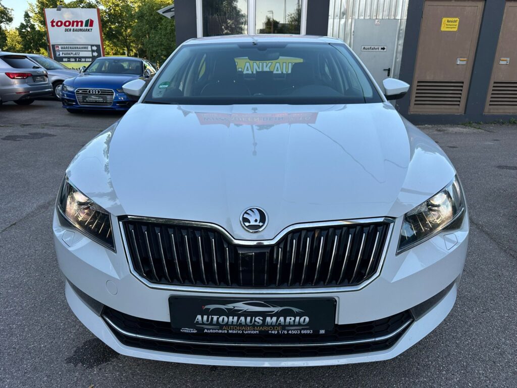Skoda Superb 1.6 TDI DSG *Navi*