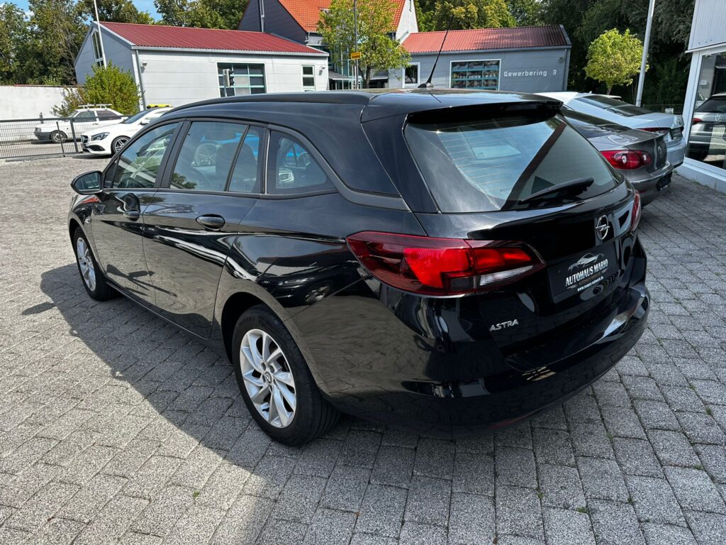 Opel Astra Sports Tourer *CarPlay*