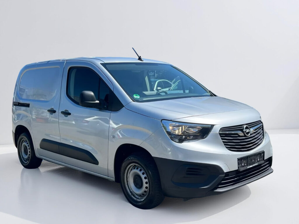 Opel Combo E Cargo Selection *AHK*