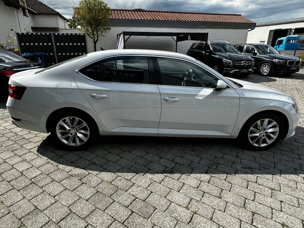 Skoda Superb DSG *Navi*