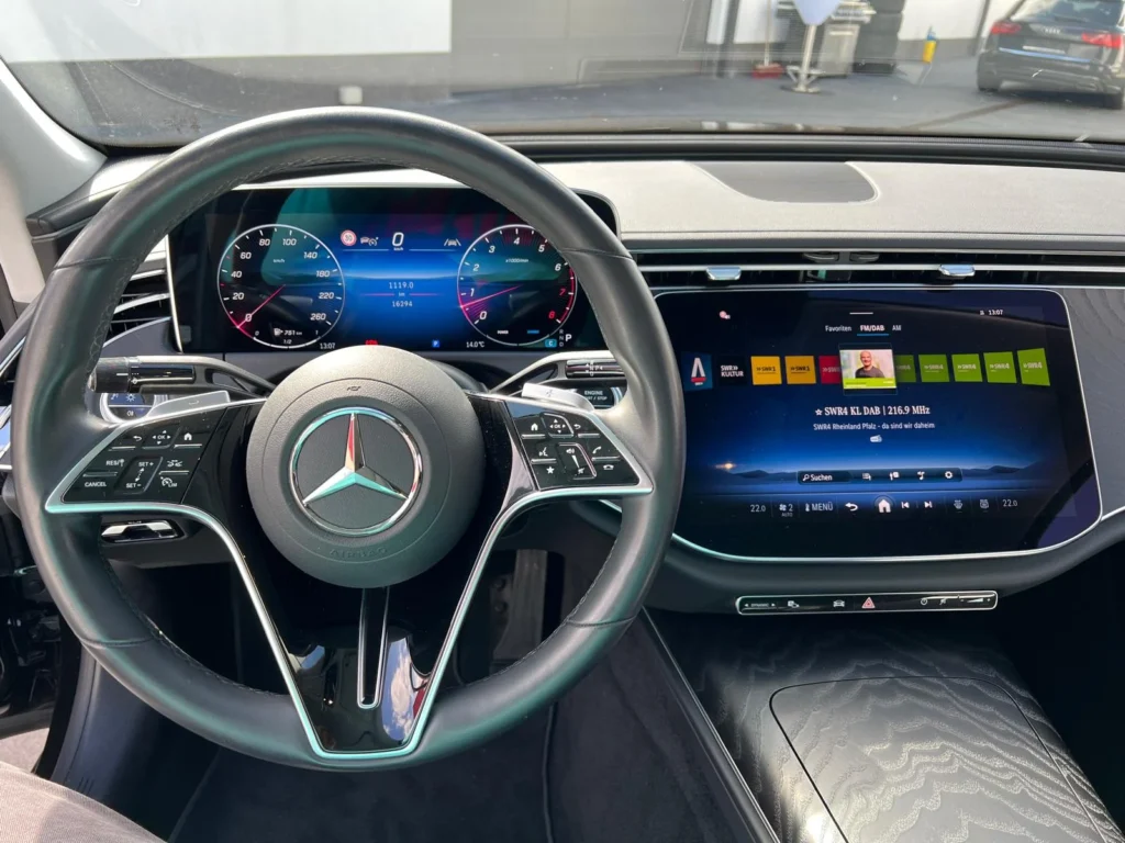Mercedes-Benz E200 *Digital Cockpit*
