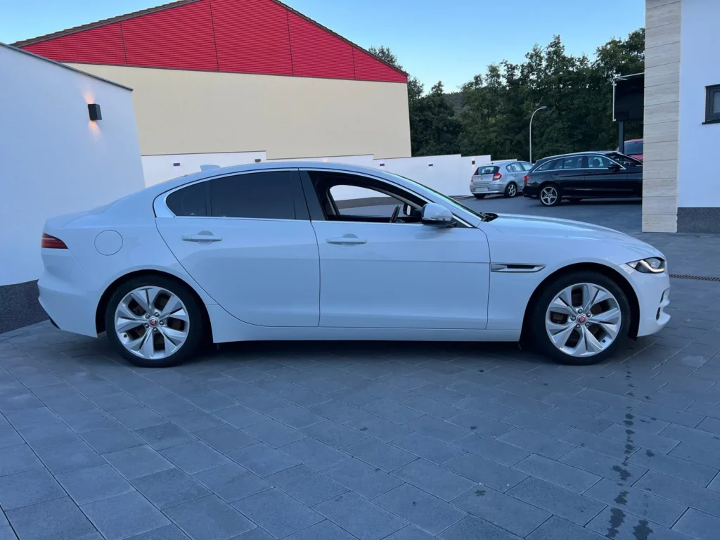Jaguar XE
