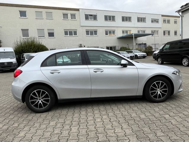 Mercedes-Benz A 180 *Navi*Business Paket*
