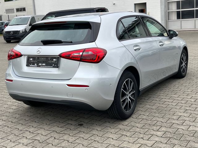 Mercedes-Benz A 180 *Navi*Business Paket*
