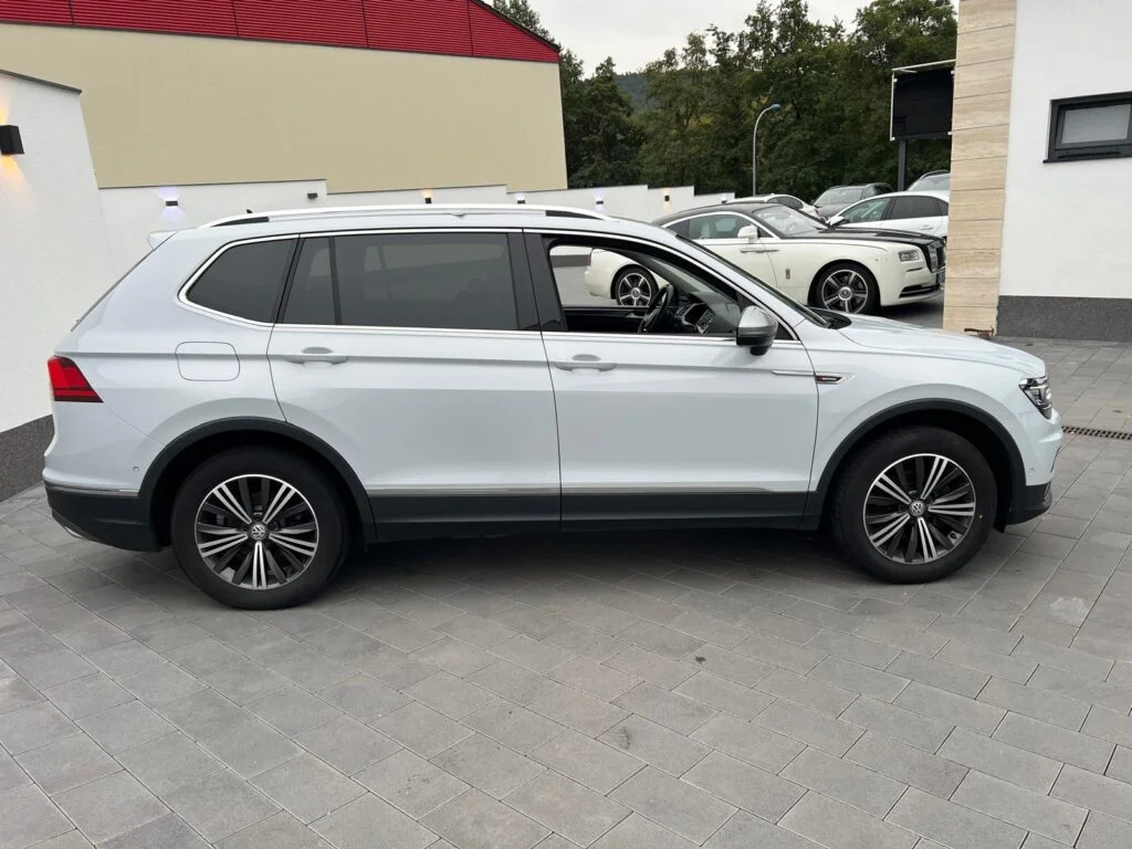 Volkswagen Tiguan 2.0TDI *R-line*7 sjedala*Digital Cockpit*