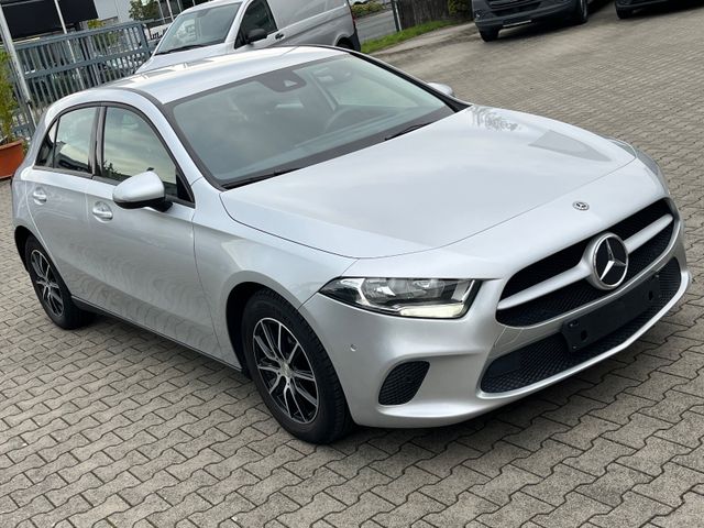 Mercedes-Benz A 180 *Navi*Business Paket*