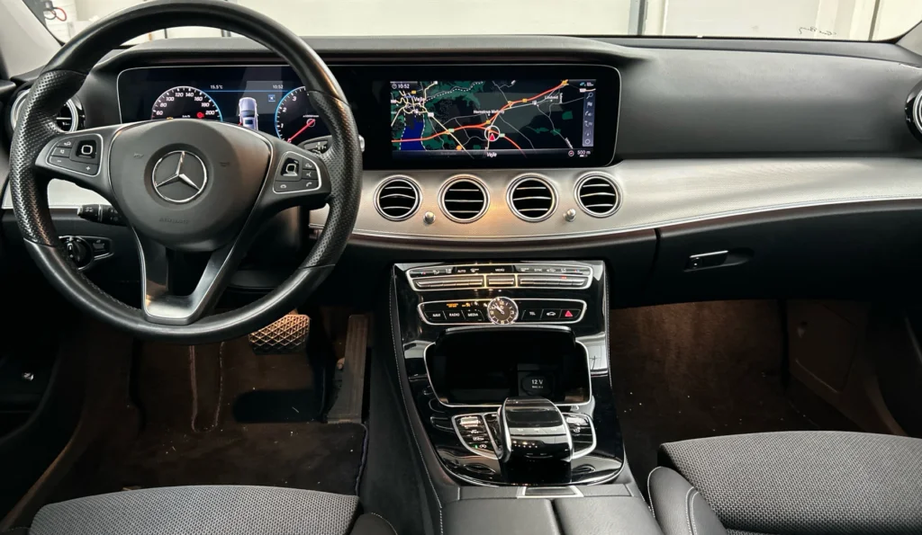 Mercedes Benz E300 *Digital Cockpit*