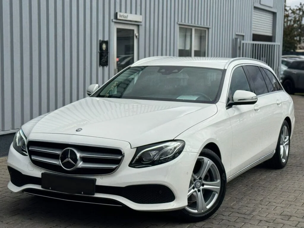 Mercedes-Benz E 220d *Digital Cockpit*