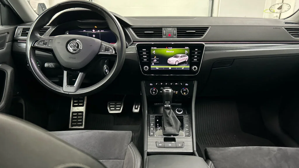 Skoda Superb 2.0 TSI BUSINESS EXECUTIVE *4WD*Digital Cockpit*