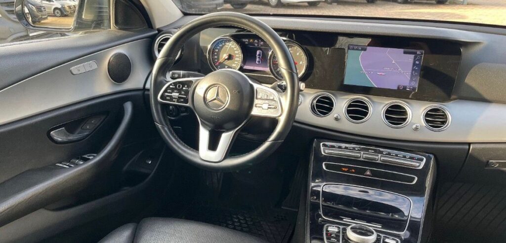 Mercedes E220 Avantgarde *Kamera*