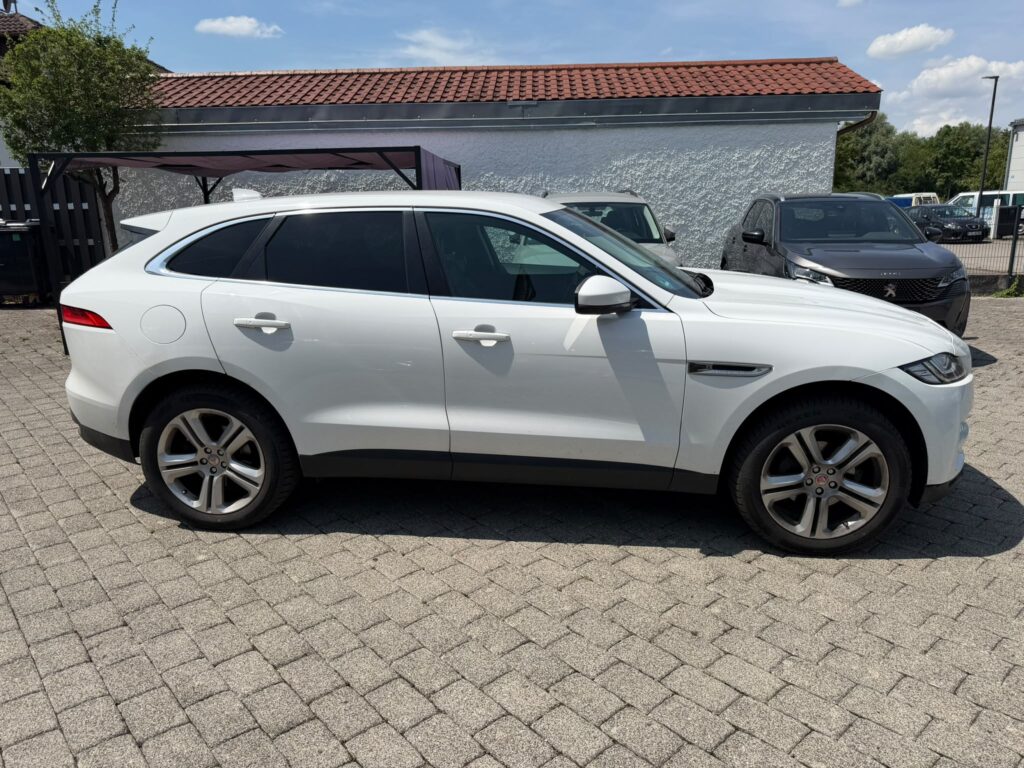 Jaguar F-Pace *Digital Cockpit*