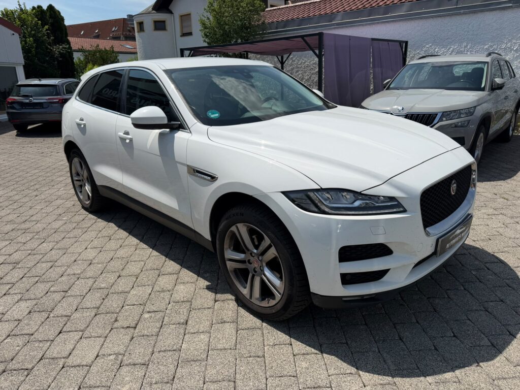 Jaguar F-Pace *Digital Cockpit*